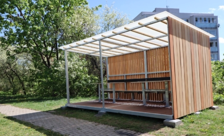 Coworkingový kiosek pro skupinové projekty i kreativní setkání na čerstvém vzduchu